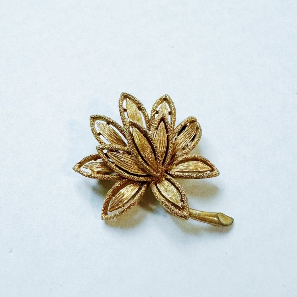 Avon - Gold Floral Brooch